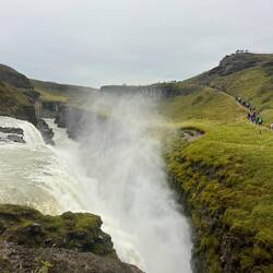 The water does a90degree turn and drops into a huge rift.