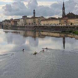 Arno und die Silhouette von Florenz
