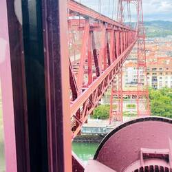 Combina hierro, tecnología y elegancia en cada detalle.