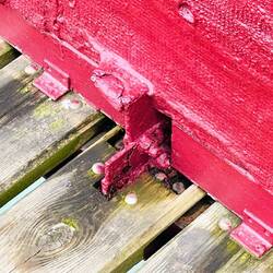 Pequeños rastros de corrosión, es que data de 1893