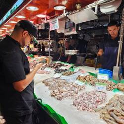 Yaya teaching us how to buy fresh seafood!