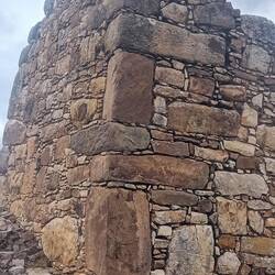 Construction of an angle with massive stones