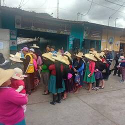 Rush at the market for a delicious-smelling hot meal