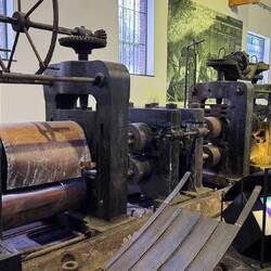 Stahlwalzen aus der Zeit der Industrialisierung