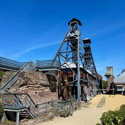 Eine recht kleine Anlage, mitten in einem kleinen Dorf. Ich hätte mir ein Bergwerk größer vorgestell