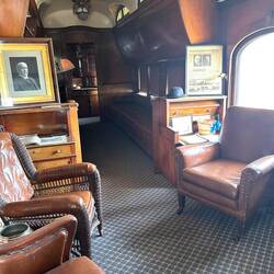 The lounge-end of the car. The photos have been placed by the museum.