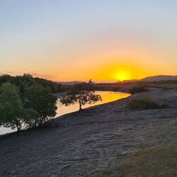 Unser Platz am Krok-Fluss. Erst schön, dann unheimlich