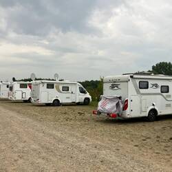 Aber 'ausserhalb' finden wir ein Plätzchen. Mit dem 🚴🏼‍♂️ 15' ins Zentrum