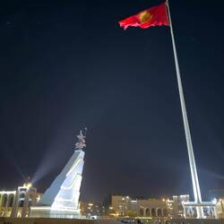 Der Ala-Too-Platz bei Nacht