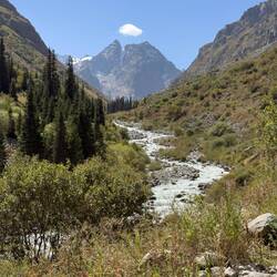 Ala-Archa-Fluss und -Berg im gleichnamigen Nationalpark