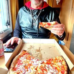 Mhmmmm fein Pizza 🍕 🍕 🍕 🍕