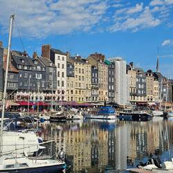 Das pittoreske Hafenbecken von Honfleur