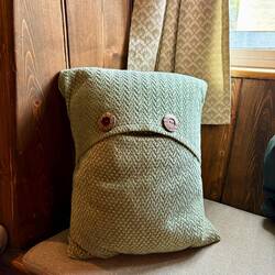 Enigmatic cushion
