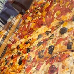 ... vorbei an Pizzabäcker ....