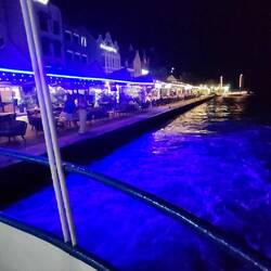 Handelskade at night