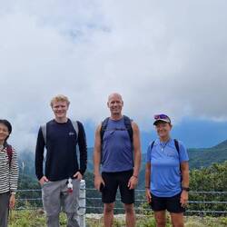 Die Volunteers: Arya, Tommy, Paul, Chris