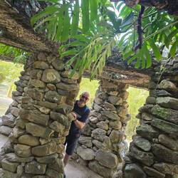 Und Grotten