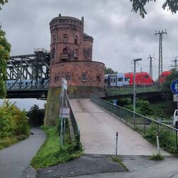 Nein, wir fahren unten durch😲