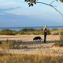Les wondering if Jill is coming to the beach