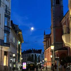 Kein Vollmond, ist nur eine Sichel mit schöner Aura.