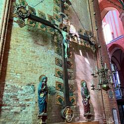 wie das Triumphkreuz und