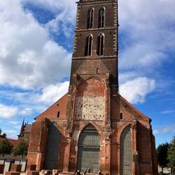 Ich stehe im ehem. Kirchenschiff. Überreste zeigen die Ausmasse