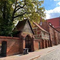 Heiligen-Geist-Kirche, 13. Jh. Saalkirche mit angeschlossenem Spital