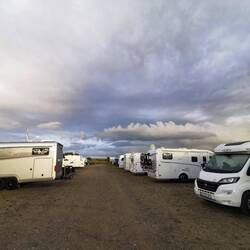 Zum Abschluss spezielle Wolkenstimmung über dem Stellplatz