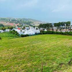 Acceso directo a la playa desde el camping; ubicación privilegiada
