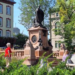 Monument Cardinal-Taschereau