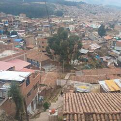 Cusco von oben aus dem Zug