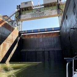 Water is lowered in the lock