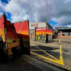 Jede Nacht werden die Tore der Peace Wall geschlossen...warum??