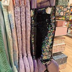 Nicolas war ordentlich shoppen, aber den Fischschwanz musste ich hängen lassen