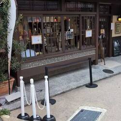 A quieter shopping area