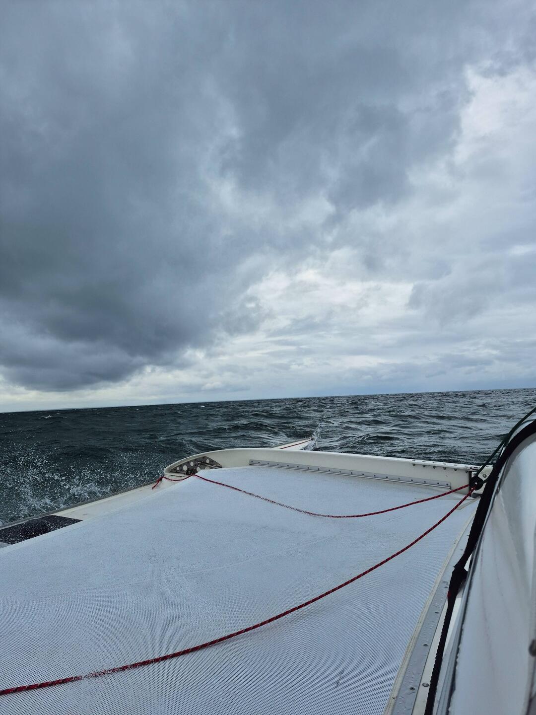 Immer wieder Squals von den Regenwolken