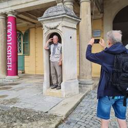 Mike als Statue, auch von Klaus fotographiert