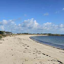 Der Sandstrand vor dem Campingplatz