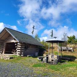 Die besagte Hütte an der Dillquelle.