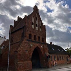 Das Wassertor, Eingangstor der ehem. Stadtmauer. Zutritt vom Hafen zur Stadt