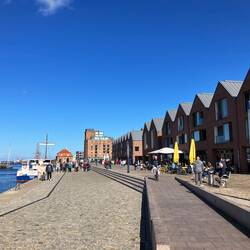 Alter Hafen. Einst mit Kontorhäusern...