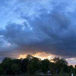 Statt mit Sonnenuntergängen werden wir hier mit...