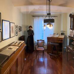 Karstadt. Gründungshaus Rudolf Karstadt, 1881 mit 1 Angest. Erst 1990 wieder in Familienbesitz