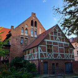 Heiligen-Geist-Kirche mit Spital. Heute Wohnviertel und...