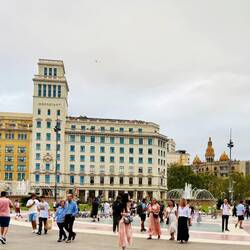 Placa de Catalunya - busy!