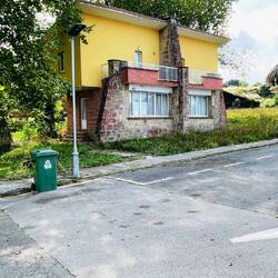 Biblioteca de ausencias, habitación por habitación vacía.