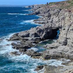 Erster Blick auf den Arco dei baci - Is Praneddas