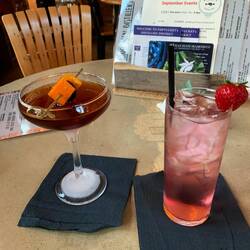 Whiskey, Bourbon, Vodka... base - auch Vera hat tapfer probiert🙃