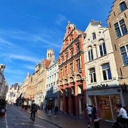 In einer Kirche wird das Blut von Jesus in einem Röhrchen aufbewahrt