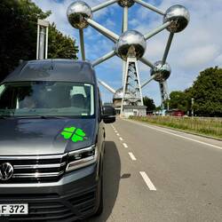 Man kann sehr gut anhalten zum Fotografieren und komplett um das Bauwerk fahren